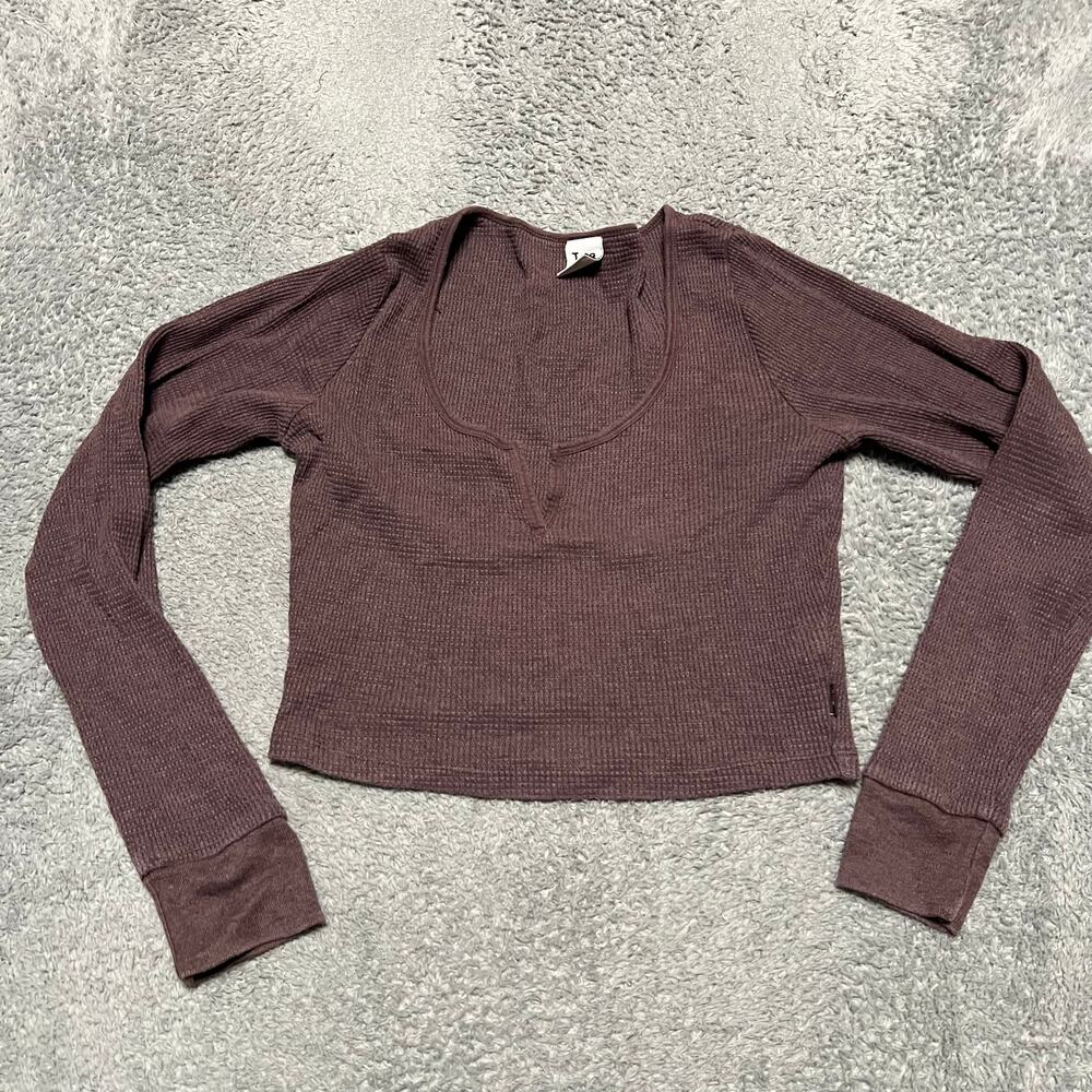 TNA Aritzia Shirt Womens Medium Waffle Knit Long Sleeve Crop Top Maroon